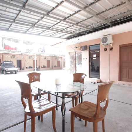 Oyo 91490 Hotel Rumah Kita Чиребон Экстерьер фото