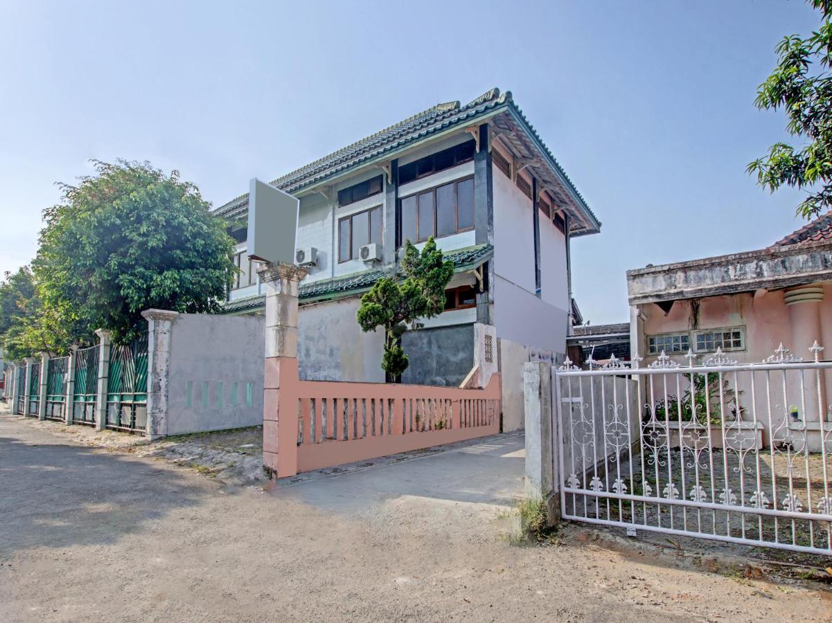 Oyo 91490 Hotel Rumah Kita Чиребон Экстерьер фото