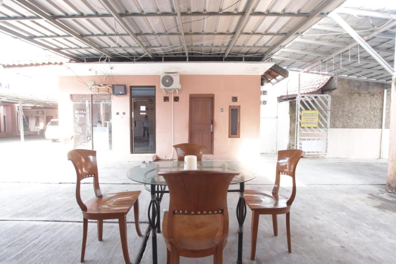 Oyo 91490 Hotel Rumah Kita Чиребон Экстерьер фото