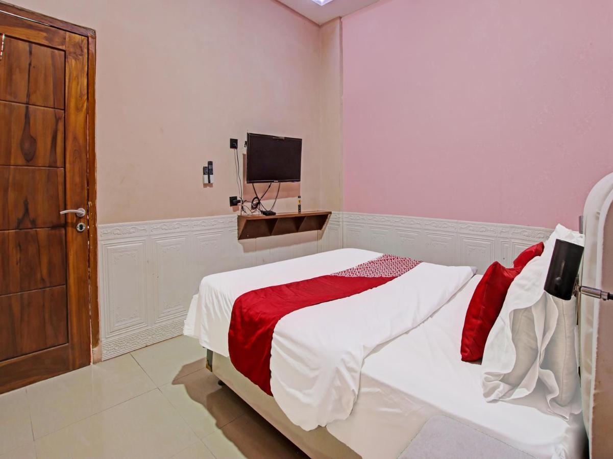 Oyo 91490 Hotel Rumah Kita Чиребон Экстерьер фото